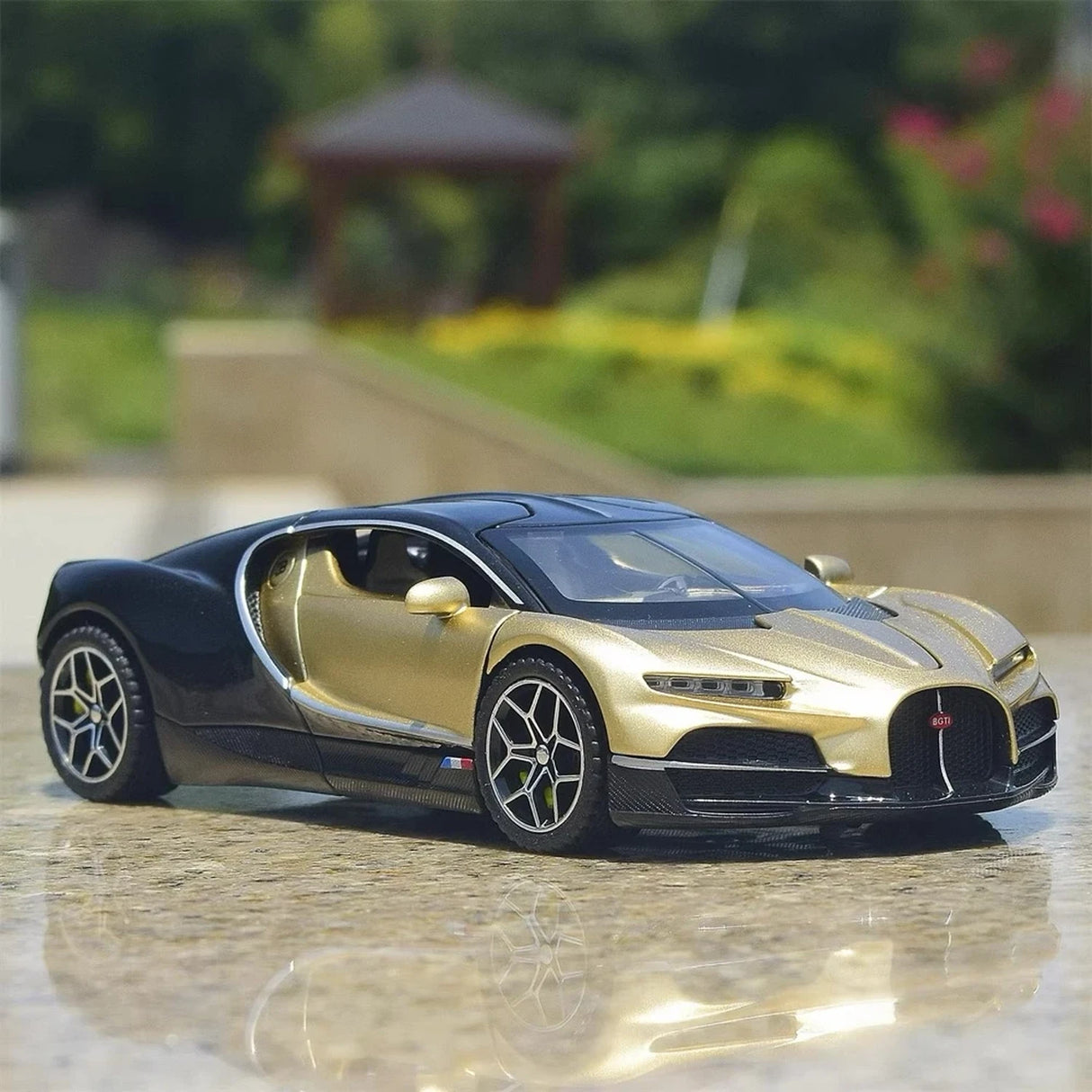 [TOY] 1:32 Bugatti 2024 Tourbillon guld modellbil Die-Cast