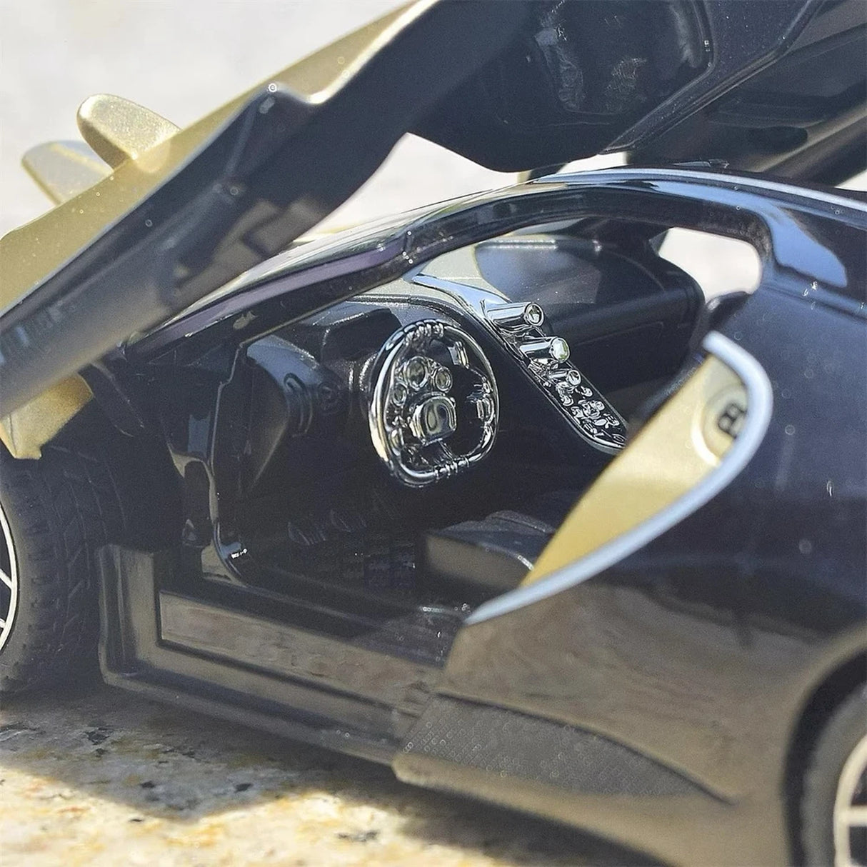 [TOY] 1:32 Bugatti 2024 Tourbillon guld modellbil Die-Cast