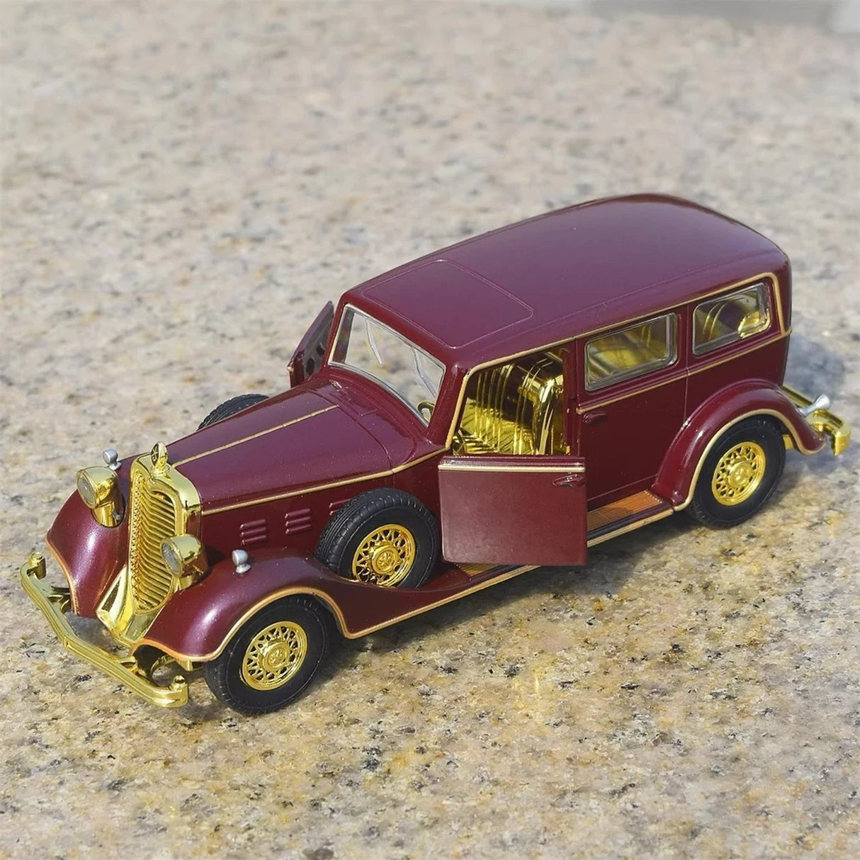 Cadillac 1933 Fleetwood V16 Tudor 8C Wine 1:32 – Diecast Display Model Die-Cast