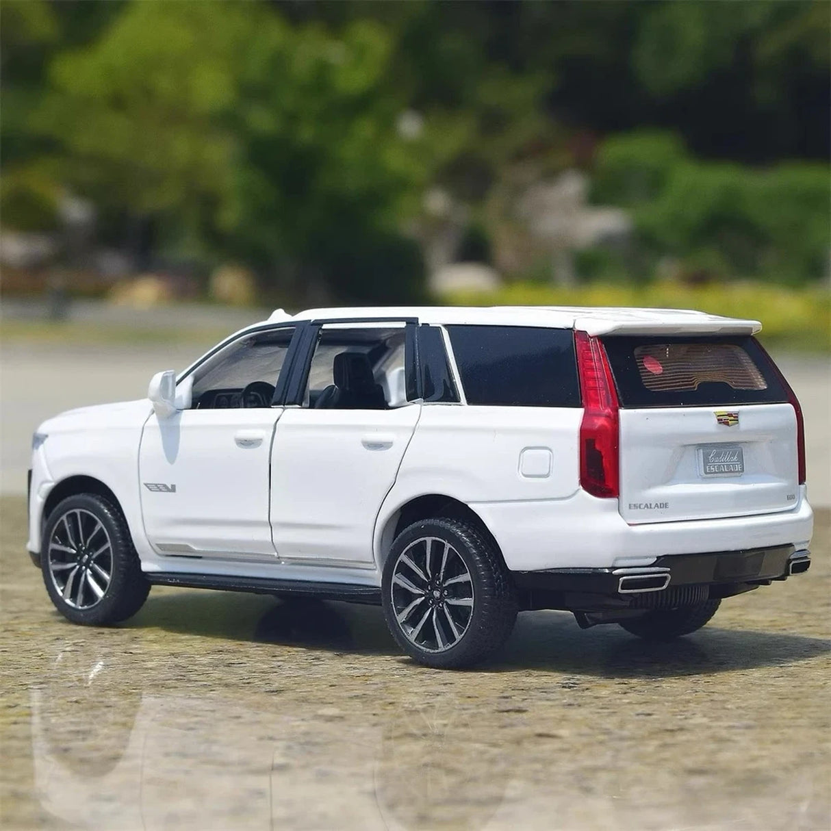 Cadillac 2021 Escalade White 1:32 – Diecast Display Model Die-Cast