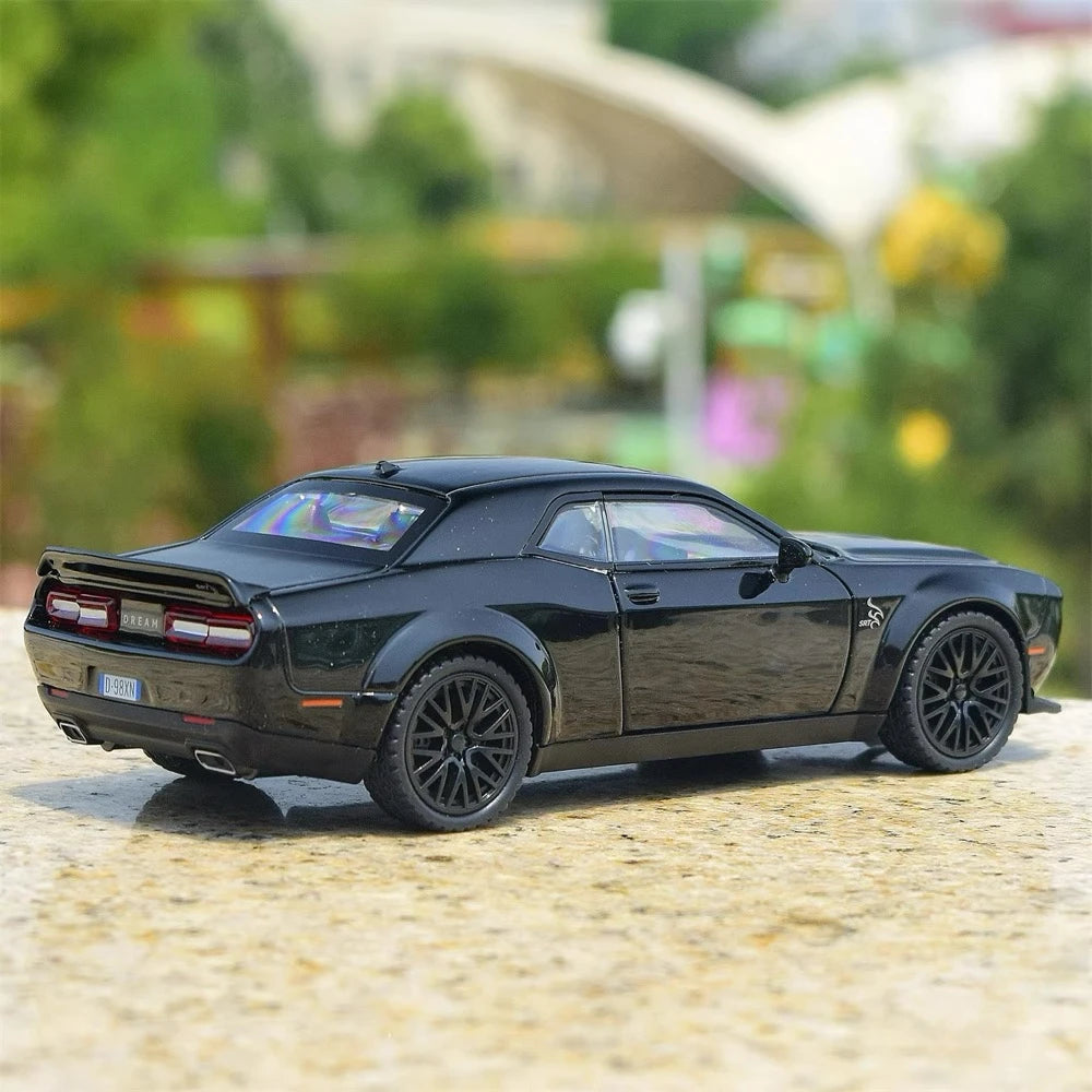 [TOY] 1:32 Dodge 2021 SRT Hellcat musta pienoismalli Die-Cast