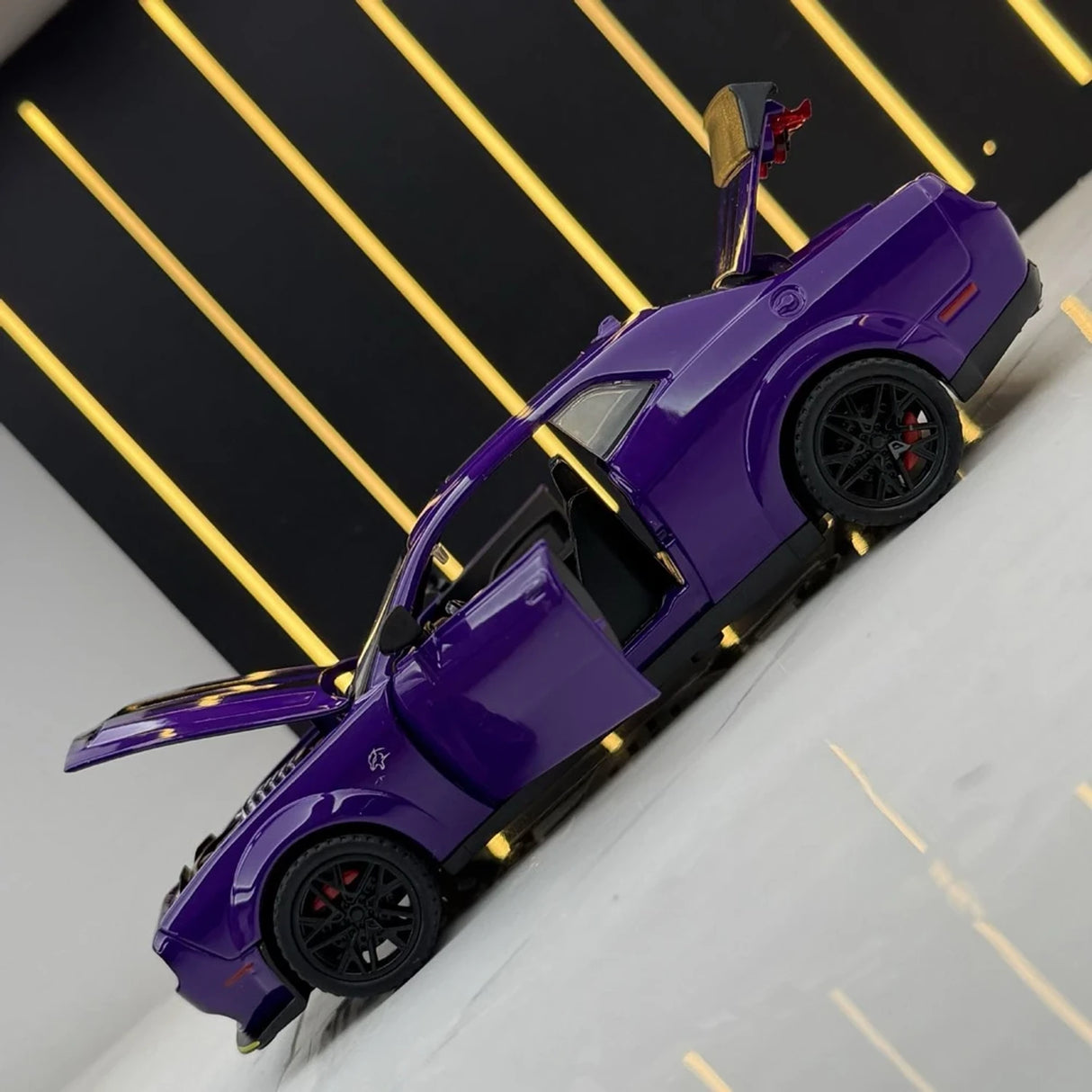 [TOY] 1:32 Dodge 2021 SRT Hellcat lila modellbil Die-Cast
