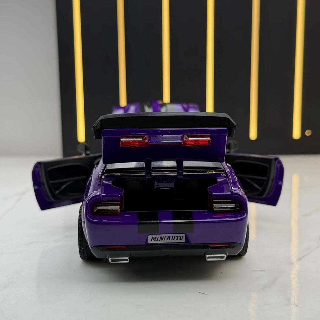 [TOY] 1:32 Dodge 2021 SRT Hellcat lila modellbil Die-Cast