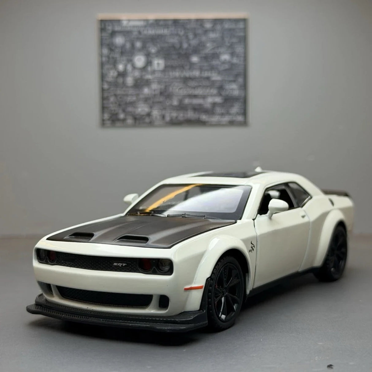 [TOY] 1:32 Dodge 2021 SRT Hellcat vit modellbil Die-Cast