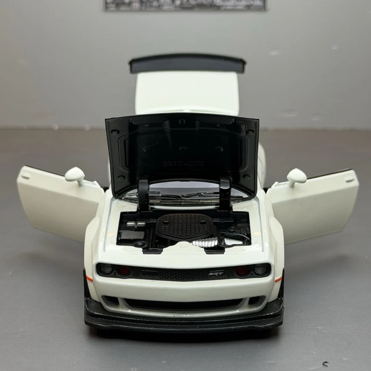 [TOY] 1:32 Dodge 2021 SRT Hellcat vit modellbil Die-Cast
