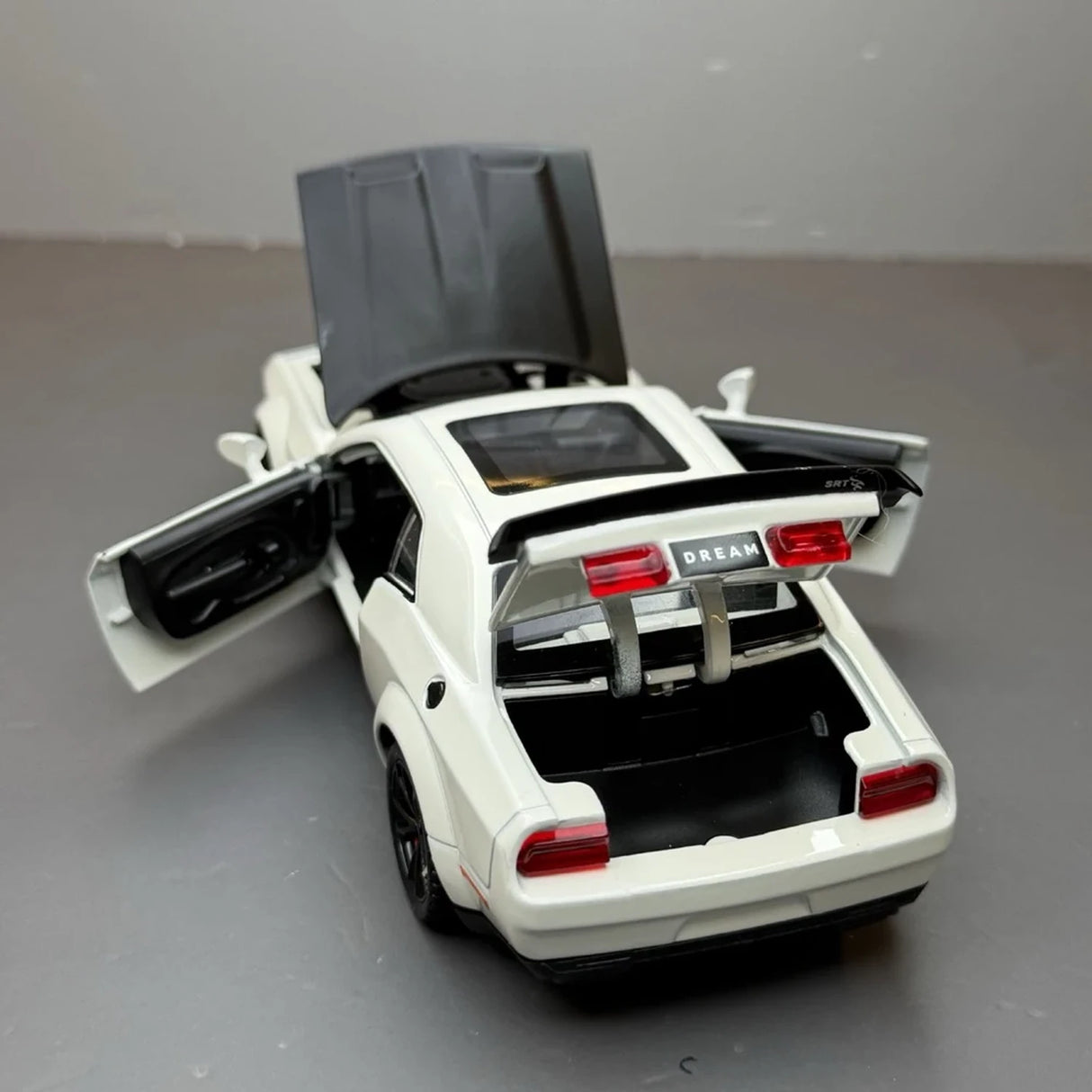 [TOY] 1:32 Dodge 2021 SRT Hellcat vit modellbil Die-Cast