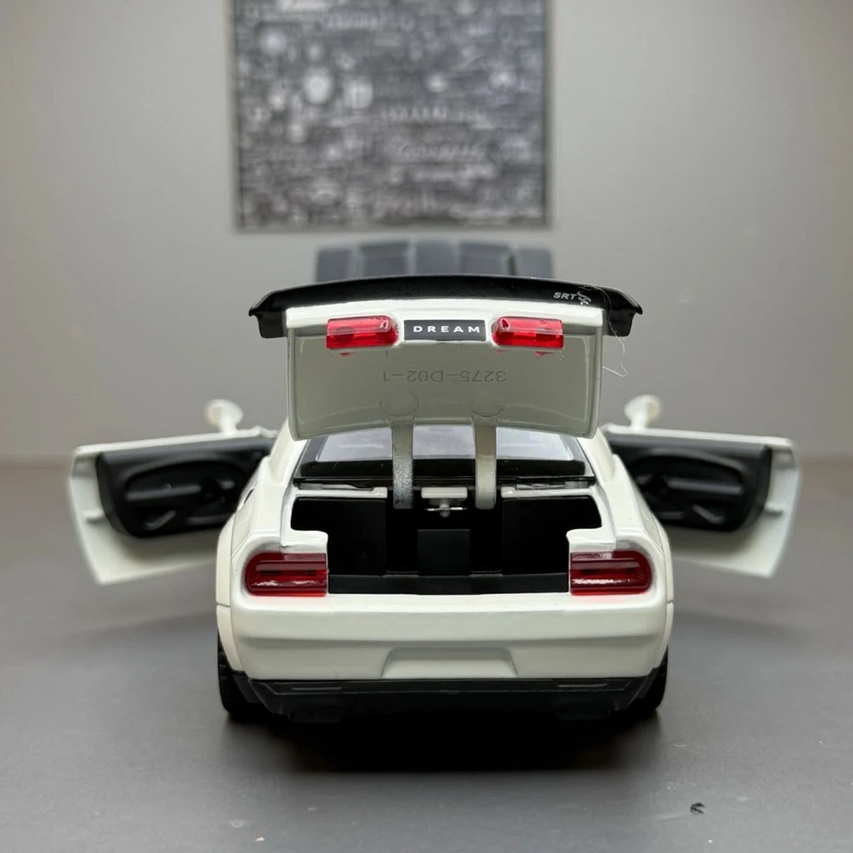 [TOY] 1:32 Dodge 2021 SRT Hellcat vit modellbil Die-Cast