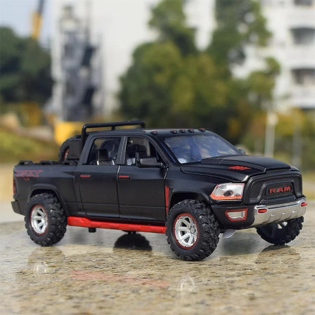 [TOY] 1:32 Dodge RAM 2023 TRX svart modellbil Die-Cast