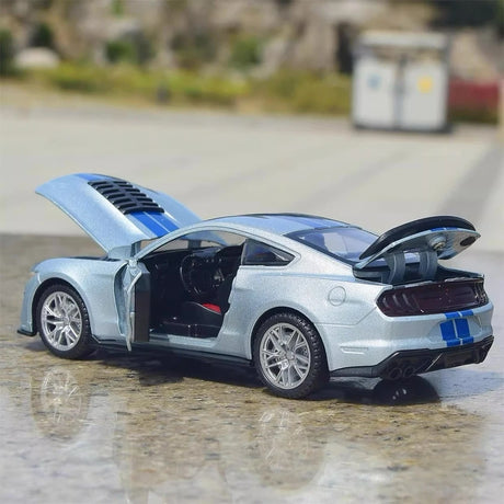 [TOY] 1:32 Ford 2020 Mustang Shelby GT500 silver modellbil Die-Cast