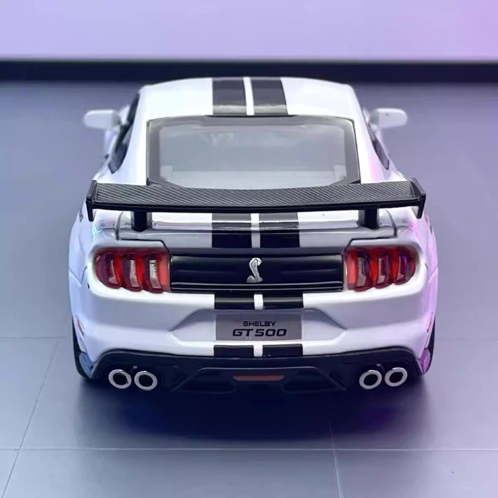 [TOY] 1:32 Ford 2020 Mustang Shelby GT500 vit modellbil Die-Cast