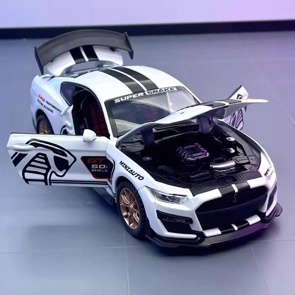 [TOY] 1:32 Ford 2020 Mustang Shelby GT500 vit modellbil Die-Cast