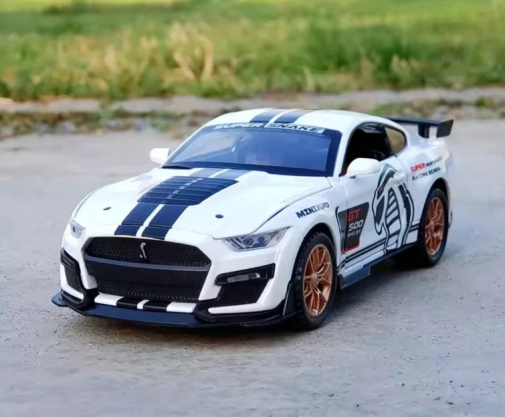 [TOY] 1:32 Ford 2020 Mustang Shelby GT500 vit modellbil Die-Cast