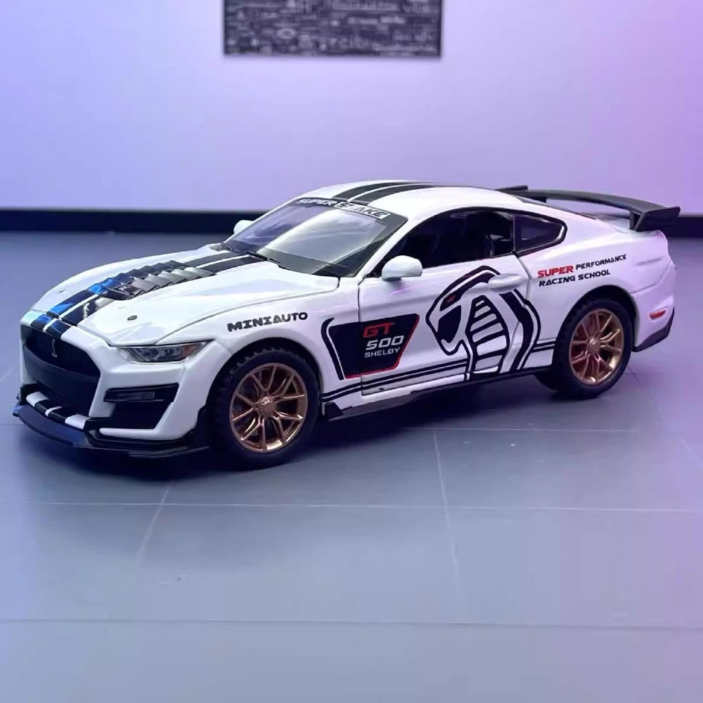 [TOY] 1:32 Ford 2020 Mustang Shelby GT500 vit modellbil Die-Cast