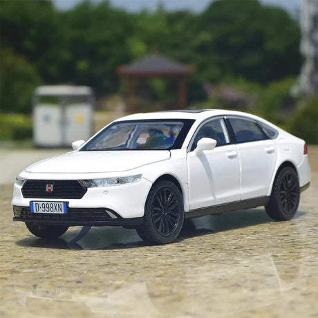 Honda 2023 Accord White 1:32 – valuvalettu näyttömalli