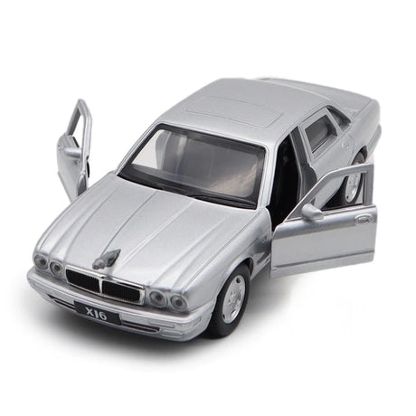 [TOY] 1:36 Jaguar 1990 XJ6 silver modellbil Die-Cast
