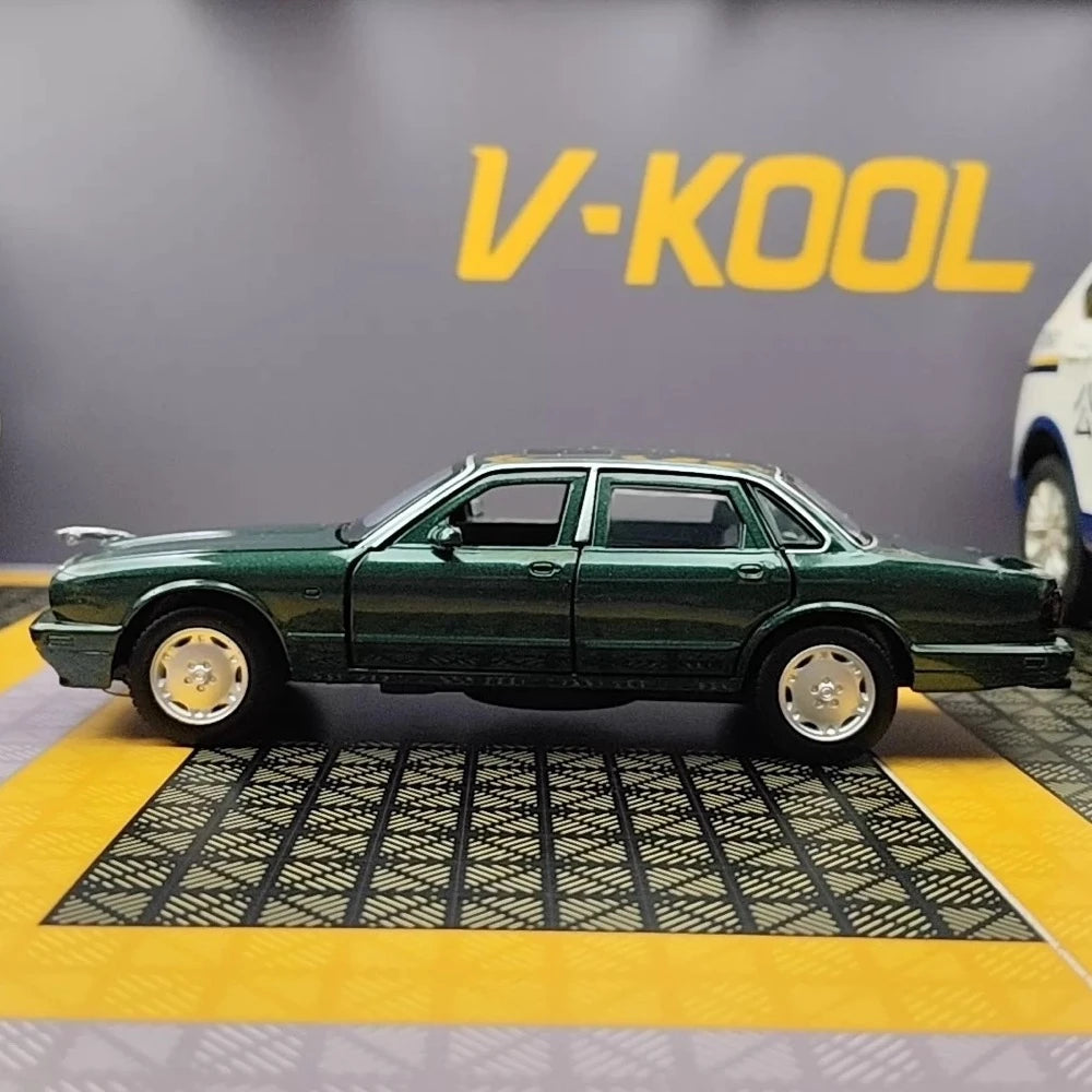 [TOY] 1:32 Jaguar 1991 XJ6 Green Model Car Die-Cast