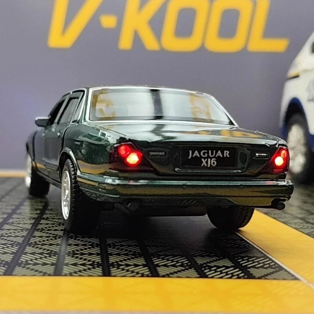 [TOY] 1:32 Jaguar 1991 XJ6 Green Model Car Die-Cast