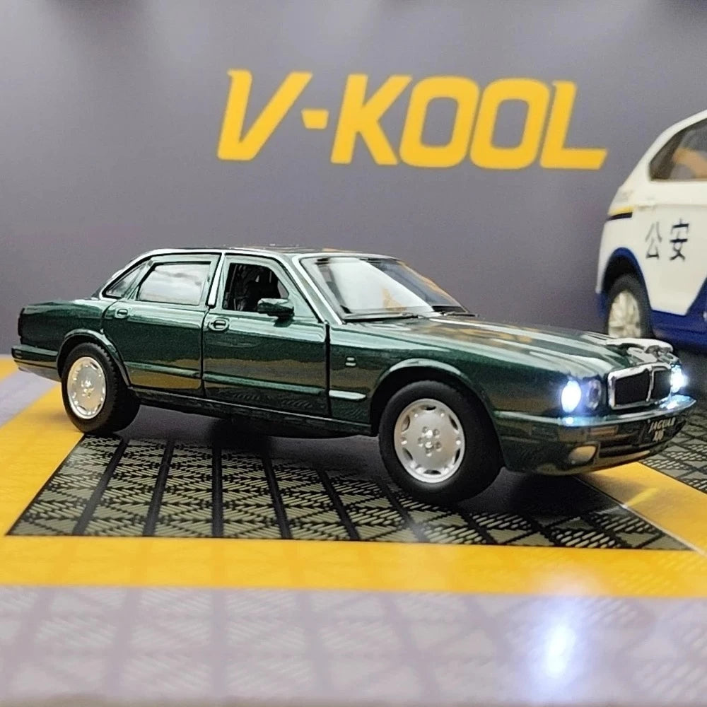 [TOY] 1:32 Jaguar 1991 XJ6 Green Model Car Die-Cast
