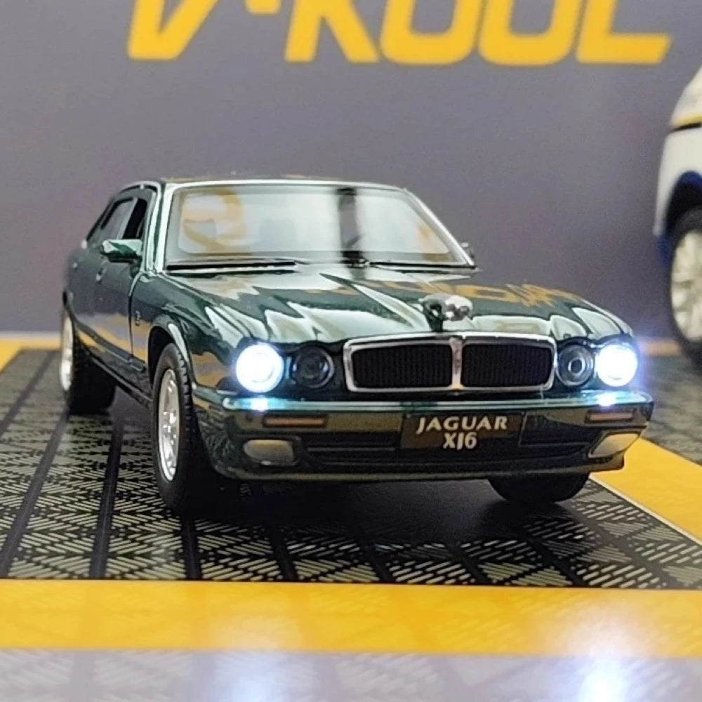 [TOY] 1:32 Jaguar 1991 XJ6 Green Model Car Die-Cast