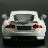 Jaguar 2010 XKR White 1:32 – model wyświetlacza odlewany z odlewu