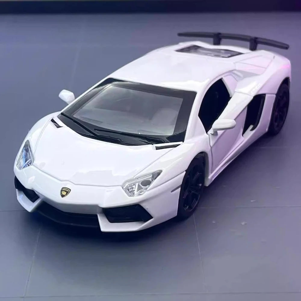 [TOY] 1:32 Lamborghini 2011 Aventador LP700-4 White Model Car Die-Cast