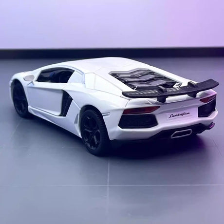 [TOY] 1:32 Lamborghini 2011 Aventador LP700-4 vit modellbil Die-Cast