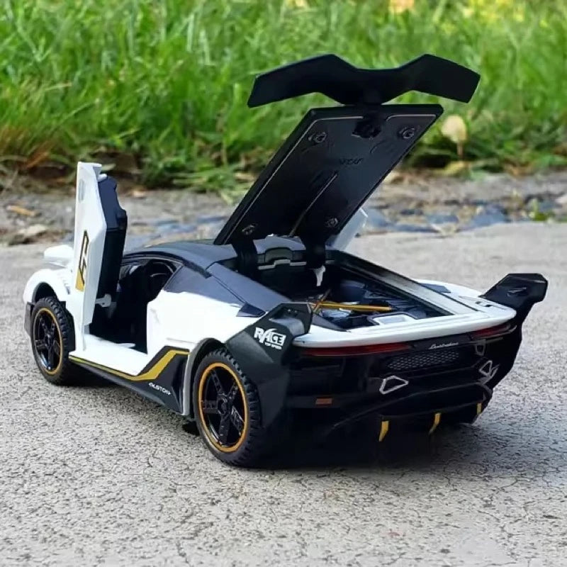 [TOY] 1:32 Lamborghini 2018 SC18 Alston bianco modellino di auto Die-Cast