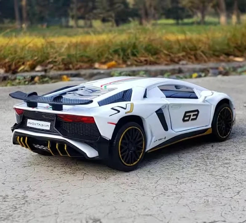 [TOY] 1:32 Lamborghini 2022 Aventador LP780-4 SVJ White Model Car Die-Cast