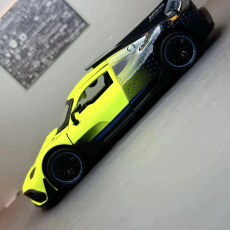 [TOY] 1:32 Mercedes-AMG 2022 One grön modellbil Die-Cast