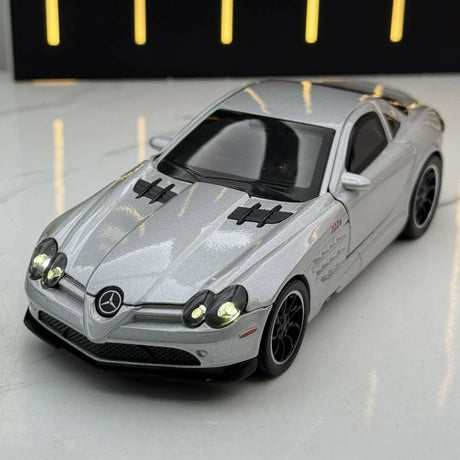 [TOY] 1:32 Mercedes-Benz 2003 SLR McLaren silver modellbil Die-Cast