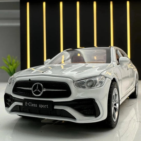 [TOY] 1:32 Mercedes-Benz 2017 E400 vit modellbil Die-Cast
