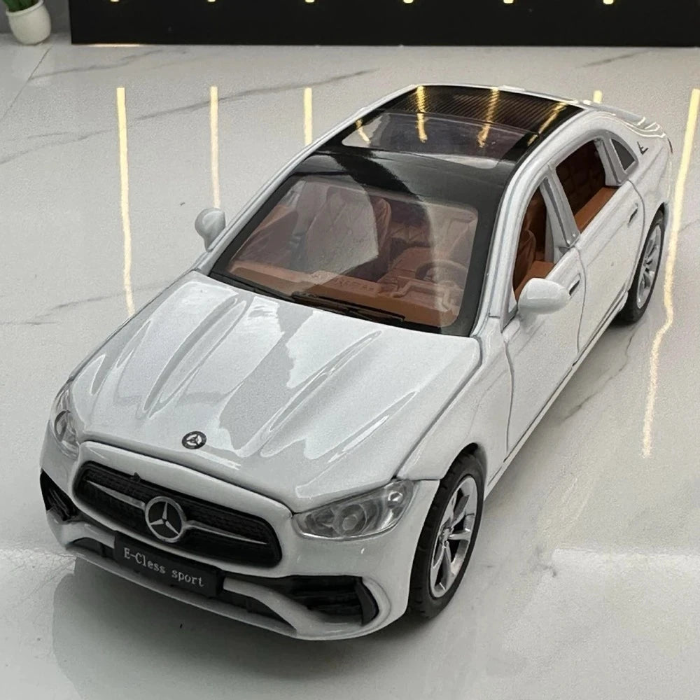 [TOY] 1:32 Mercedes-Benz 2017 E400 vit modellbil Die-Cast