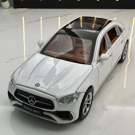 [TOY] 1:32 Mercedes-Benz 2017 E400 vit modellbil Die-Cast