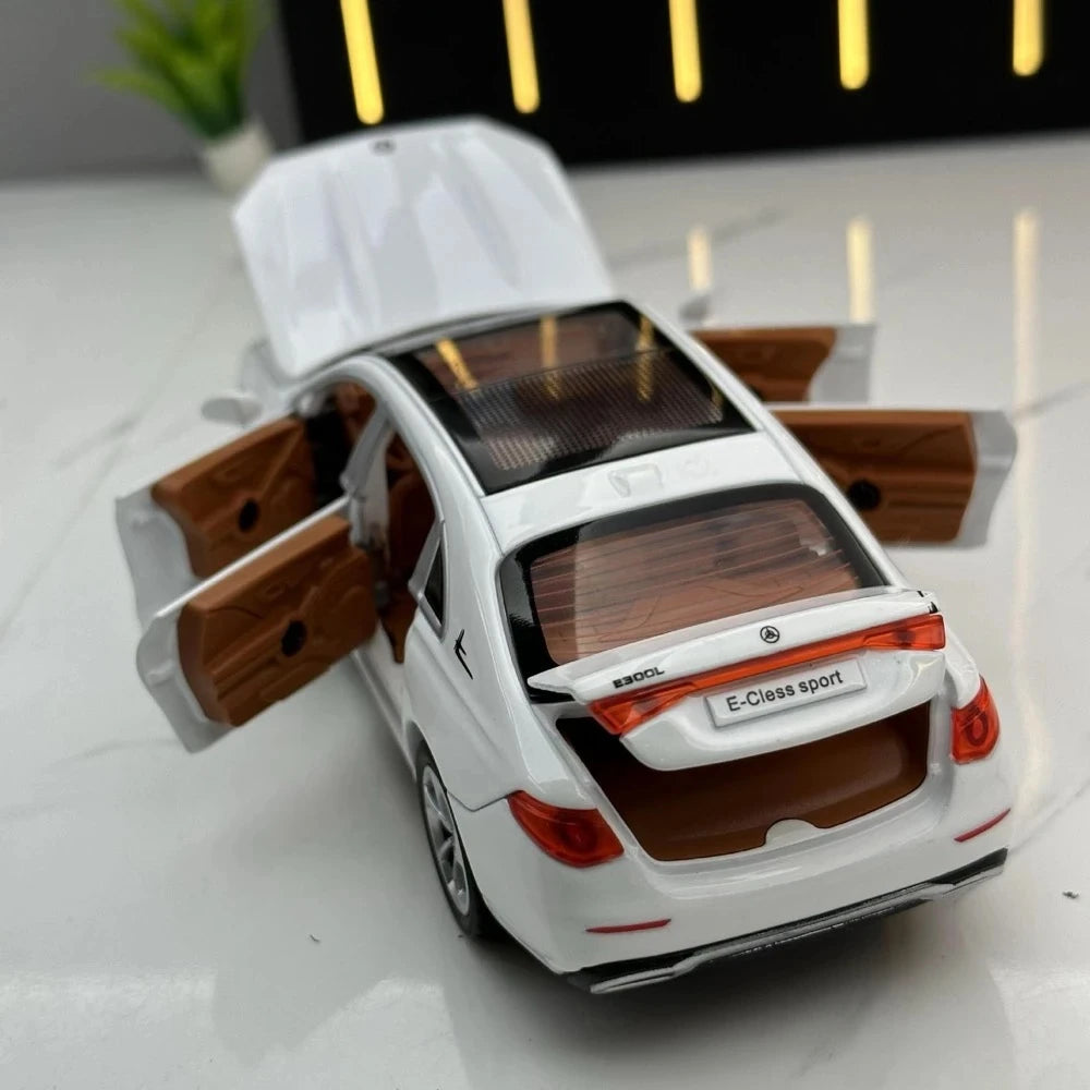 [TOY] 1:32 Mercedes-Benz 2017 E400 vit modellbil Die-Cast