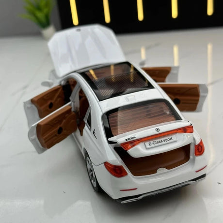 [TOY] 1:32 Mercedes-Benz 2017 E400 vit modellbil Die-Cast