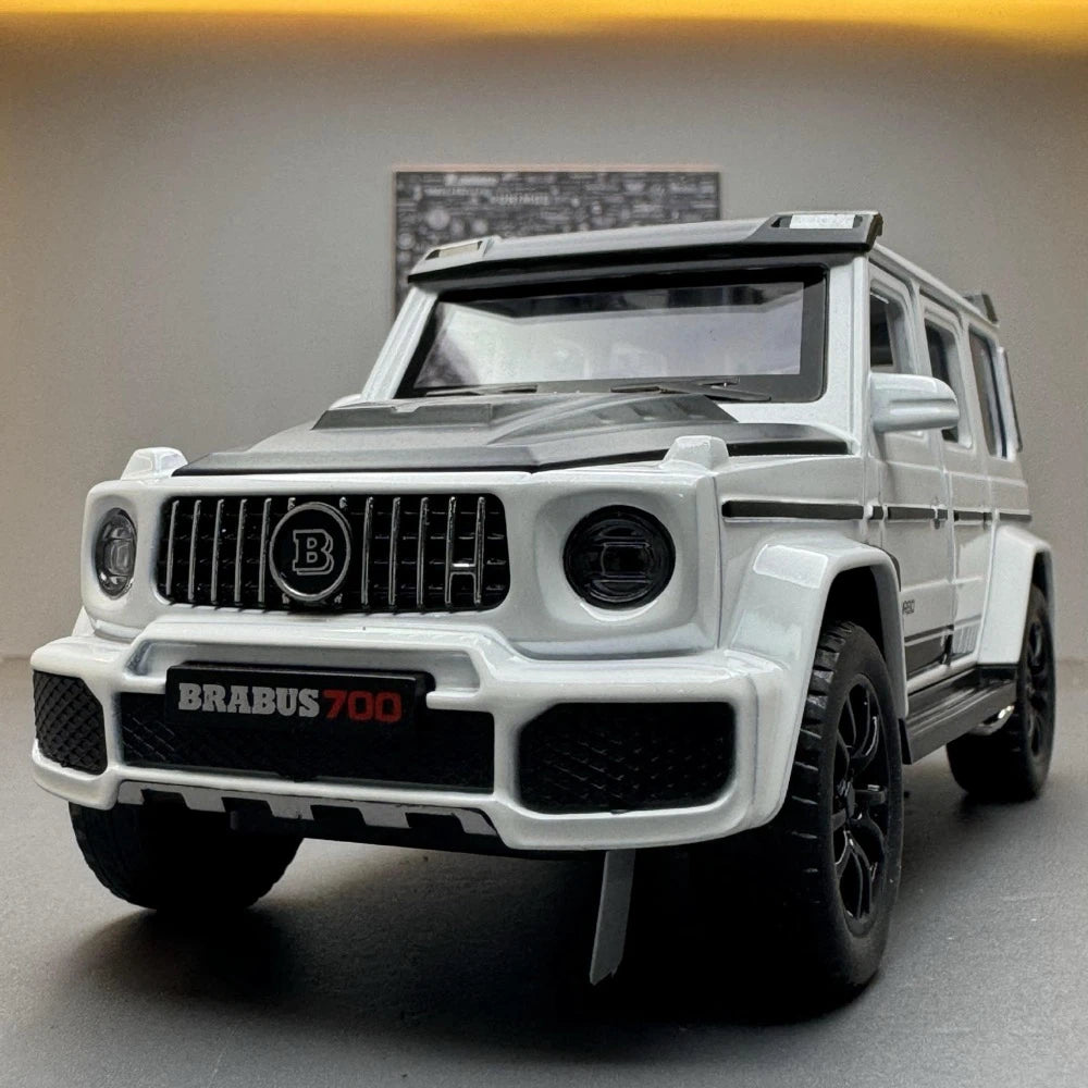 [TOY] 1:32 Mercedes-Brabus 2021 G700 4×4 vit modellbil Die-Cast