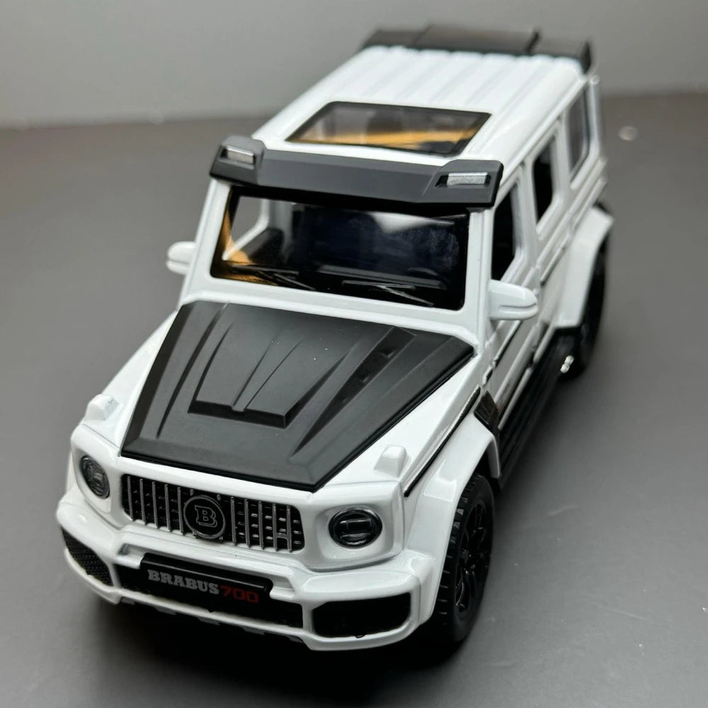 [TOY] 1:32 Mercedes-Brabus 2021 G700 4×4 vit modellbil Die-Cast