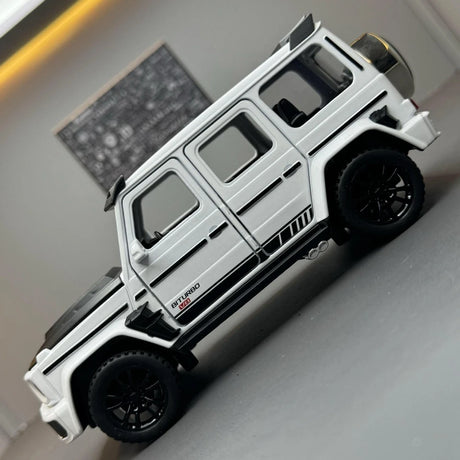 [TOY] 1:32 Mercedes-Brabus 2021 G700 4×4 vit modellbil Die-Cast