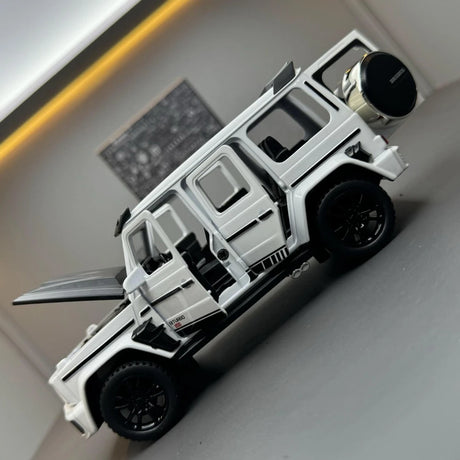 [TOY] 1:32 Mercedes-Brabus 2021 G700 4×4 vit modellbil Die-Cast