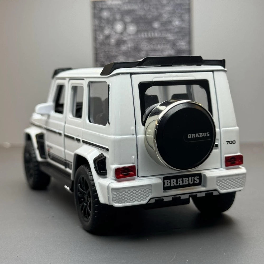 [TOY] 1:32 Mercedes-Brabus 2021 G700 4×4 vit modellbil Die-Cast