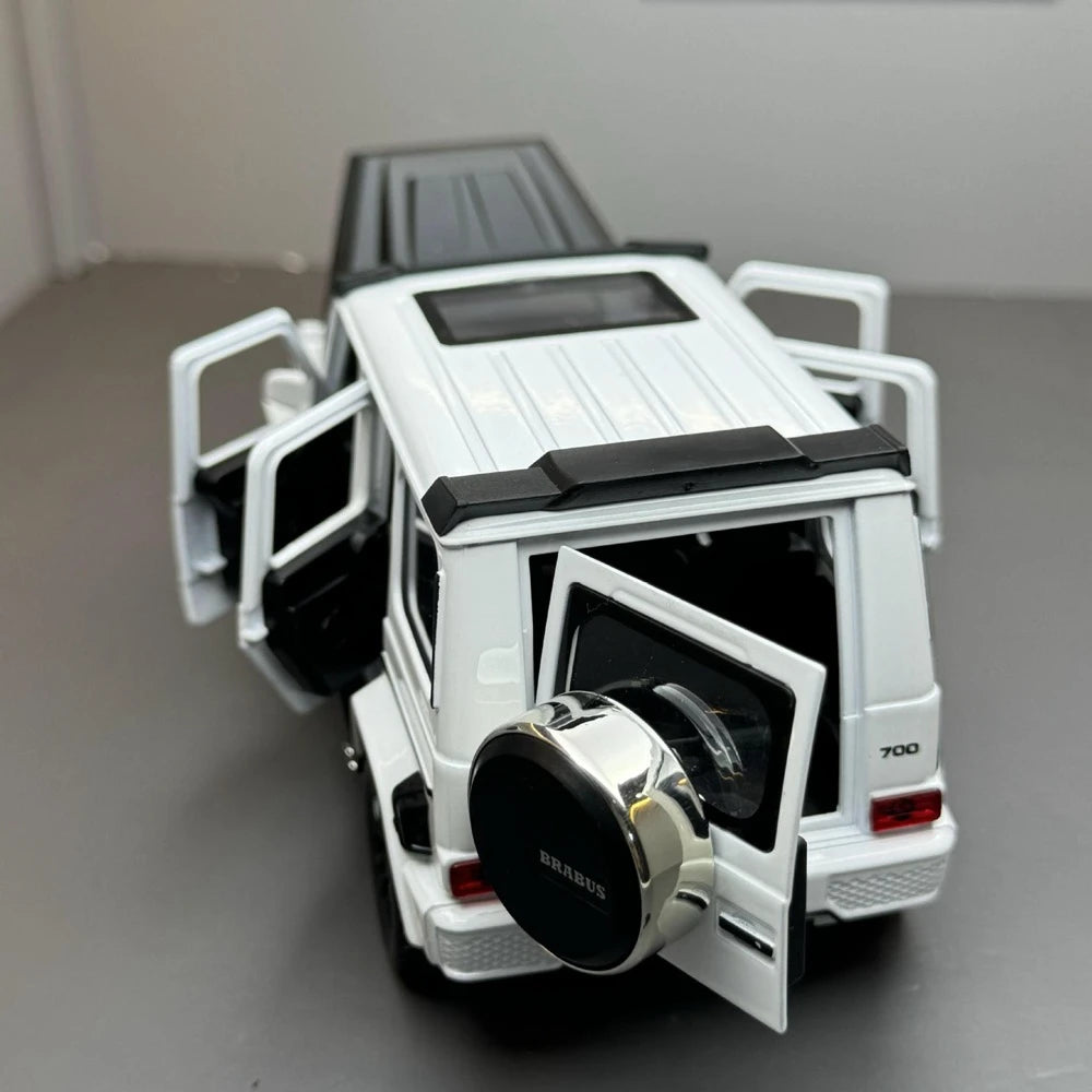 [TOY] 1:32 Mercedes-Brabus 2021 G700 4×4 vit modellbil Die-Cast