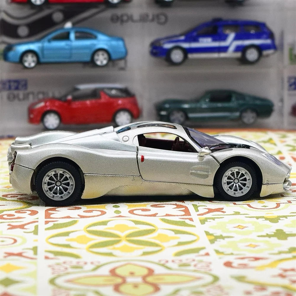 [TOY] 1:32 Pagani 2023 Utopia guld modellbil Die-Cast