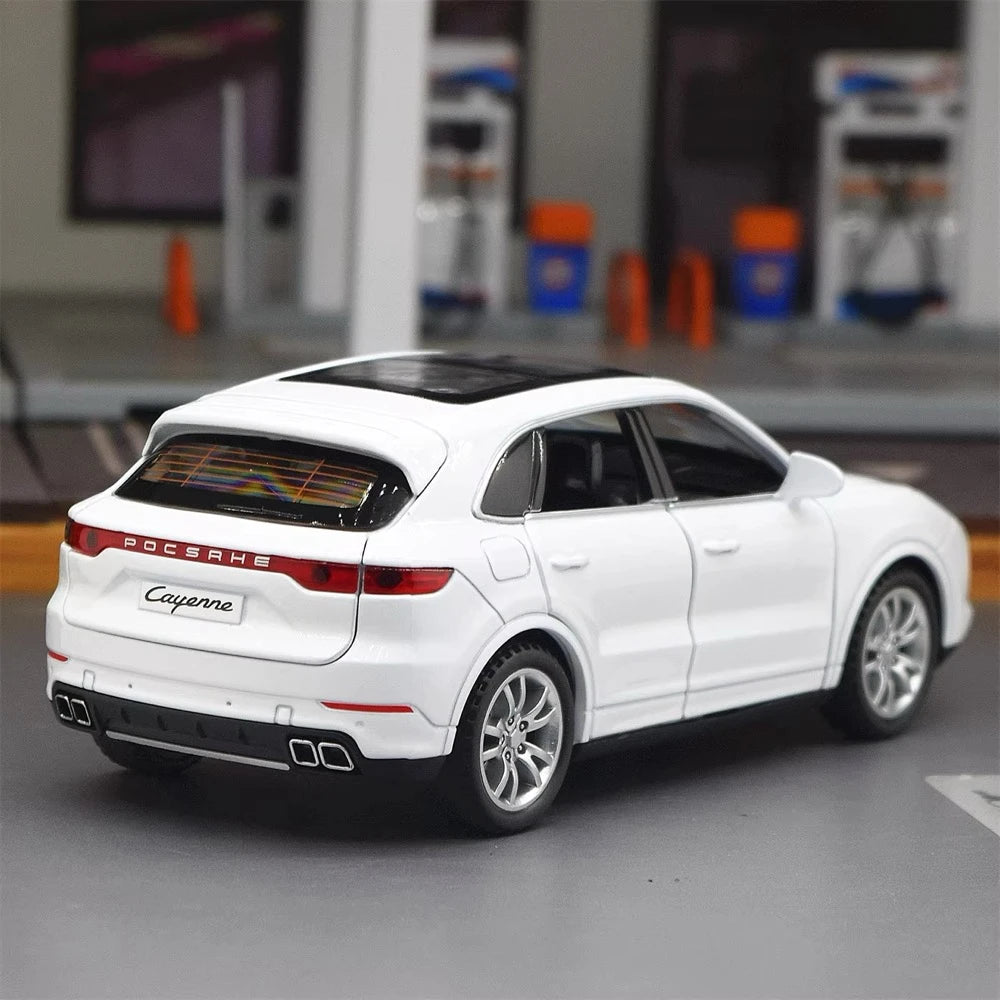 [TOY] 1:32 Porsche 2018 Cayenne Turbo vit modellbil Die-Cast