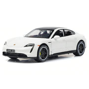 Porsche 2019 Taycan vit 1:32 – modellbil i gjuten metall för display