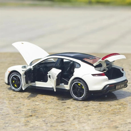 [TOY] 1:32 Porsche 2019 Taycan vit modellbil Die-Cast