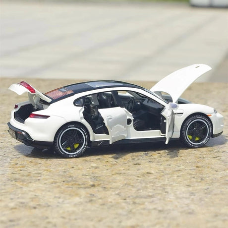 [TOY] 1:32 Porsche 2019 Taycan vit modellbil Die-Cast