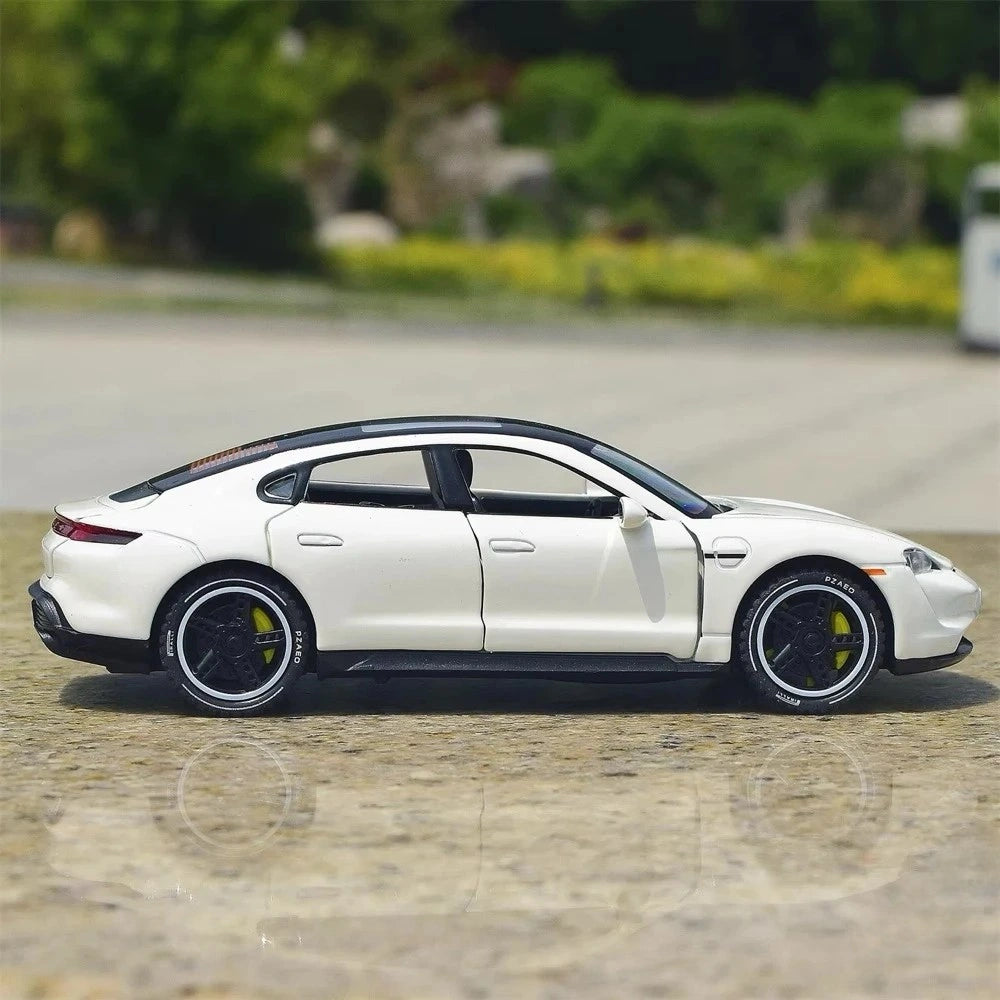[TOY] 1:32 Porsche 2019 Taycan White Model Car Die-Cast