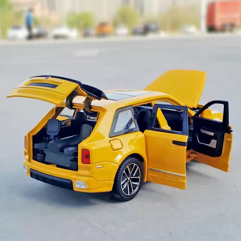 [TOY] 1:32 Rolls-Royce 2018 Cullinan giallo modellino di auto Die-Cast