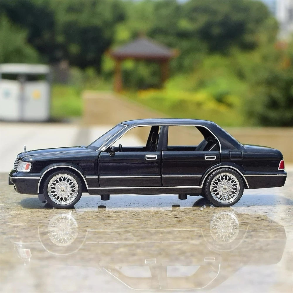 [TOY] 1:32 Toyota 1987 Crown S130 Black Model Car Die-Cast