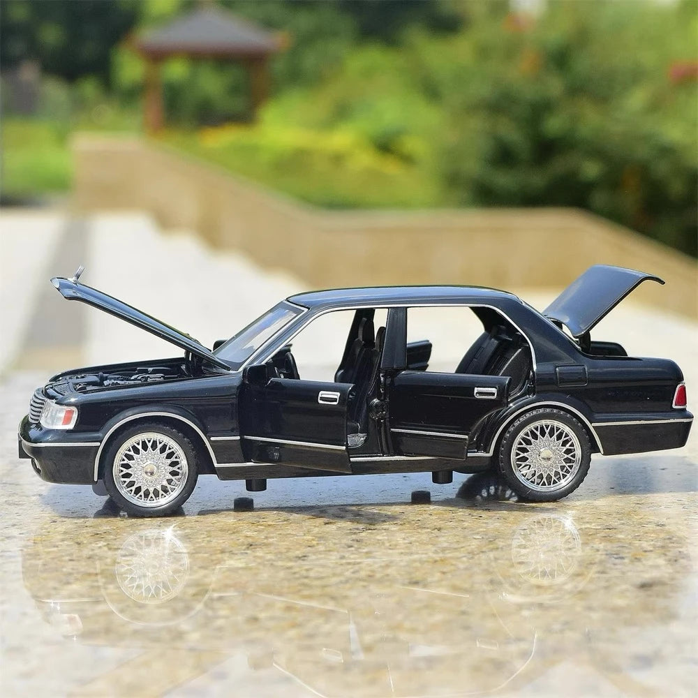 [TOY] 1:32 Toyota 1987 Crown S130 Black Model Car Die-Cast